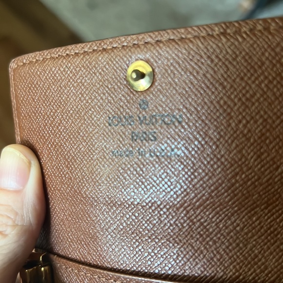 Classic 6 key holder pouch from Louis Vuitton . Snap and canvas great condition - Picture 4 of 4